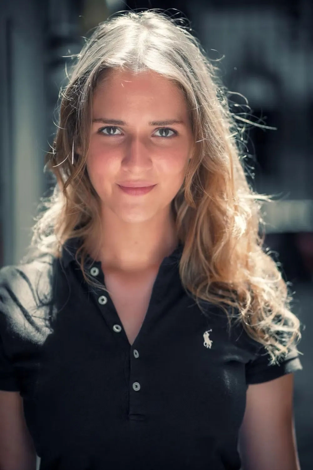 Mariia Ko — sunlit outdoor portrait in warm daylight